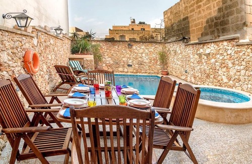 Nadur Villa | Homerez - Amazing villa 1 km away from the beach for 13 ppl. with swimming-pool