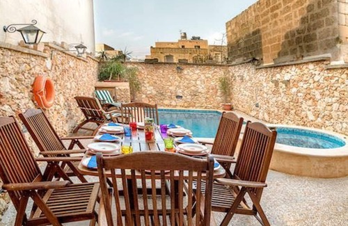 Nadur Villa | Homerez - Amazing villa 1 km away from the beach for 13 ppl. with swimming-pool