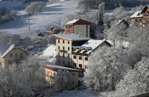 Saint-Sorlin-d'Arves Apartment | Homerez - Apartment in Saint-Sorlin-d'Arves