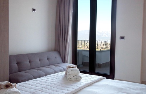 Caiazzo Apartment | Homerez - Appartement for 5 ppl. with shared pool and garden at Bosco di Caiazzo