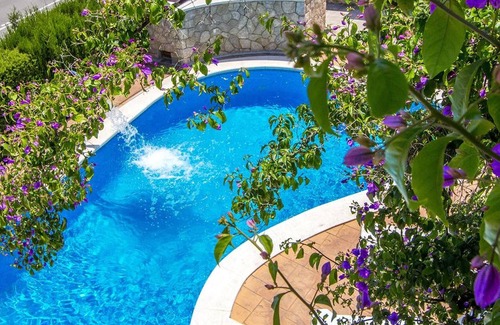 Canyelles Apartment | Homerez - Appartement 6 km away from the beach for 8 ppl. with swimming-pool