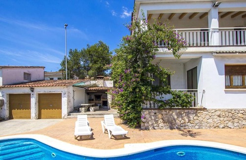 Canyelles Apartment | Homerez - Appartement 6 km away from the beach for 8 ppl. with swimming-pool