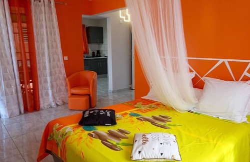 Cafeiere Apartment | Homerez - Appartement for 2 ppl. with shared pool, jacuzzi and spa at Deshaies