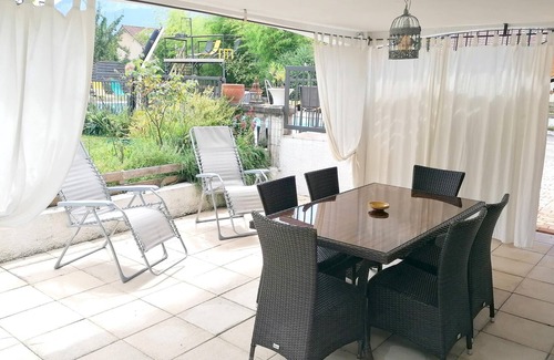 Voreppe Apartment | Homerez - Appartement for 4 ppl. with shared pool, garden and terrace at Voreppe