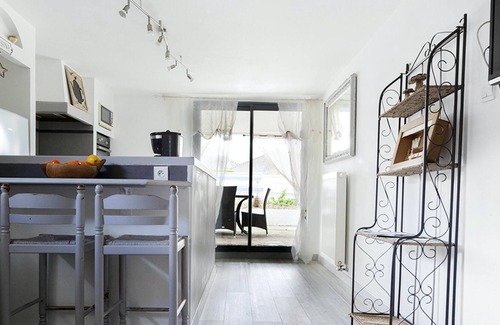 Voreppe Apartment | Homerez - Appartement for 4 ppl. with shared pool, garden and terrace at Voreppe