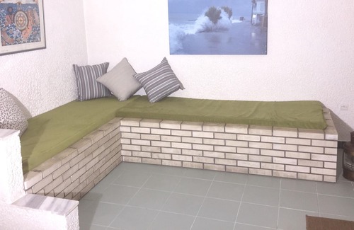 Akrogialion Apartment | Homerez - Beautiful apartment With sea view and garden