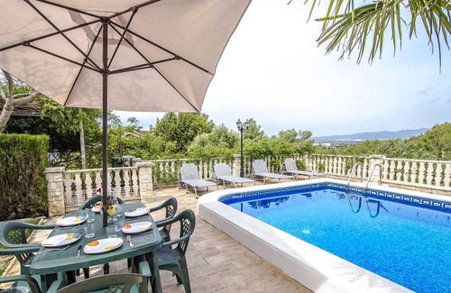 Castellet i la Gornal Villa | Homerez - Big villa 8 km away from the beach for 9 ppl. with swimming-pool