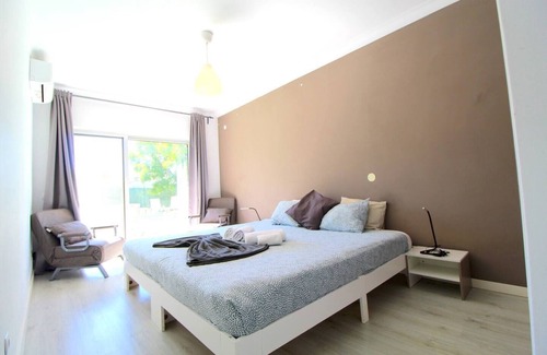 Gambia-Pontes-Alto da Guerra Villa | Homerez - Big villa for 22 ppl. with shared pool, jacuzzi and terrace at Setúbal