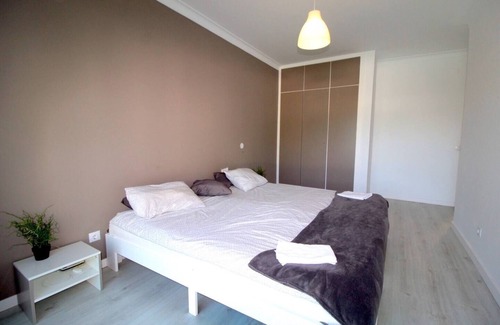 Gambia-Pontes-Alto da Guerra Villa | Homerez - Big villa for 22 ppl. with shared pool, jacuzzi and terrace at Setúbal