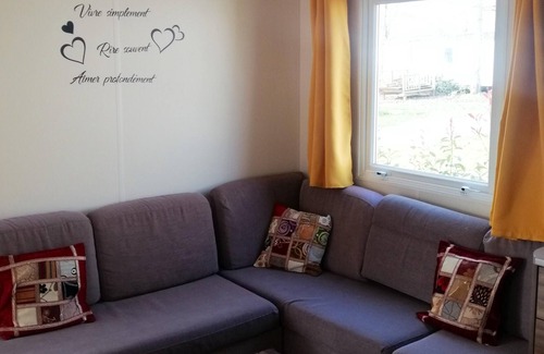 Onzain House | Homerez - Bungalow for 4 ppl. with shared pool and terrace at Veuzain-sur-Loire