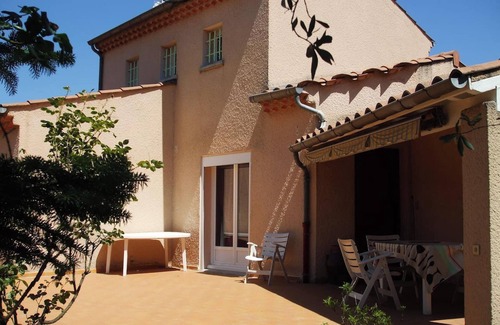 Cruas House | Homerez - Charming House in Cruas + Shared Pool