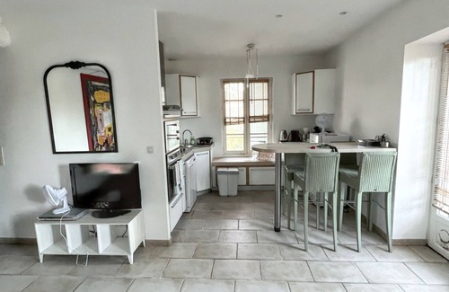 Costieres House | Homerez - Charming house in Nîmes with private garden