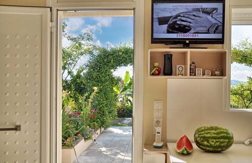 Perama House | Homerez - Charming House in Corfu with Lake View