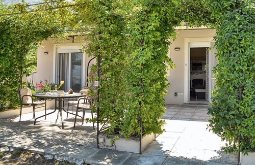 Perama House | Homerez - Charming House in Corfu with Lake View