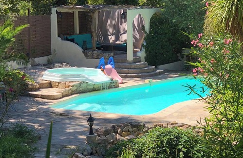 Neoules Villa | Homerez - Charming Villa in Néoules with Private Pool