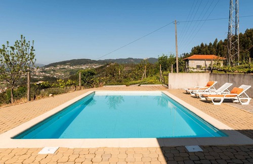 Castelo de Paiva Villa | Homerez - Cosy villa in Aveiro with shared pool and views
