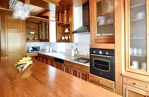 Buje Villa | Homerez - Family villa in Buje with pool and sea view