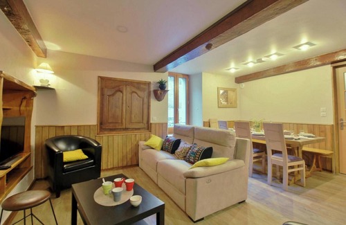 Cauterets House | Homerez - Forest Family House in Cauterets with Mountain View