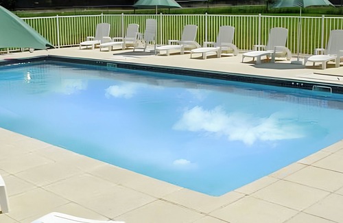 Saint-Vincent-la-Chatre House | Homerez - House in Saint-Vincent-la-Châtre