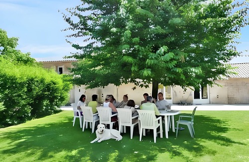 Saint-Vincent-la-Chatre House | Homerez - House in Saint-Vincent-la-Châtre