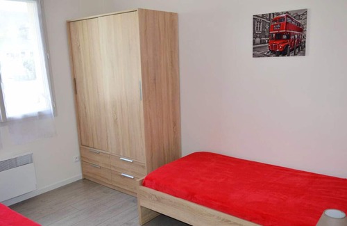 Vierville-sur-Mer House | Homerez - House for 6 ppl. with sea view and garden at Saint-Laurent-sur-Mer