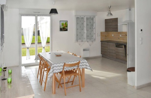 Saint-Laurent-sur-Mer House | Homerez - House in Saint-Laurent-sur-Mer