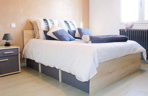 Poids-de-Fiole House | Homerez - House 11 km away from the beach for 9 ppl. with spa at Poids-de-Fiole