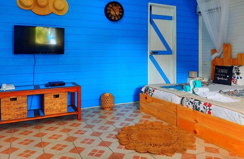 Cafeiere House | Homerez - House for 3 ppl. with swimming-pool, sea view and garden at Deshaies