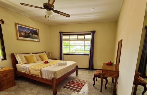 La Misere House | Homerez - House for 6 ppl. with sea view, garden and terrace at Souvenir