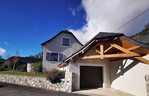 Arras-en-Lavedan House | Homerez - House Mountain View Arras