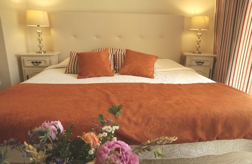 Forcalquier Apartment | Homerez last minute deal - Amazing studio with shared pool