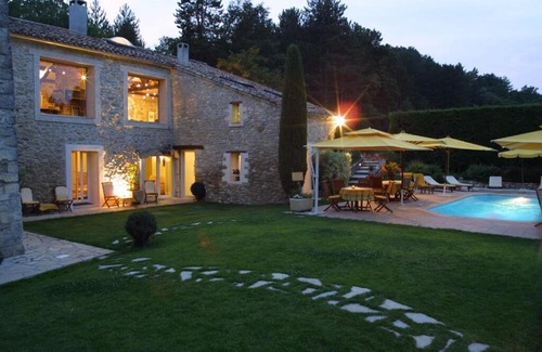 Forcalquier Apartment | Homerez last minute deal - Amazing studio with shared pool