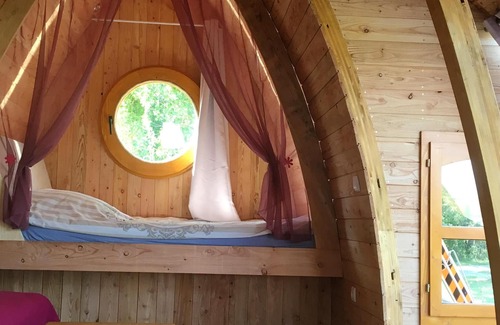 Saint-Pardoux House | Homerez - Nice bungalow for 6 ppl. with shared pool and terrace at Saint-Pardoux