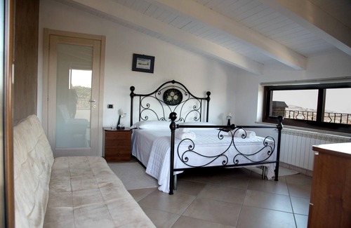 Caiazzo House | Homerez - Nice house for 6 ppl. with shared pool and garden at Bosco di Caiazzo