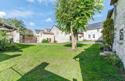 Assay House | Homerez - Spacious House in Assay with Garden and Fireplace