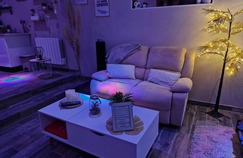 Westrehem Apartment | Homerez - Studio with Jacuzzi in Westrehem