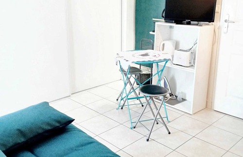 La Jarrie Apartment | Homerez - Studio with Pool in La Jarrie