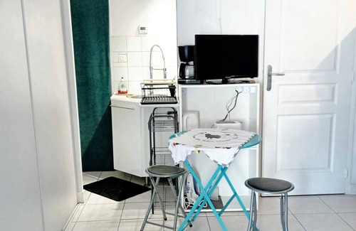 La Jarrie Apartment | Homerez - Studio with Pool in La Jarrie