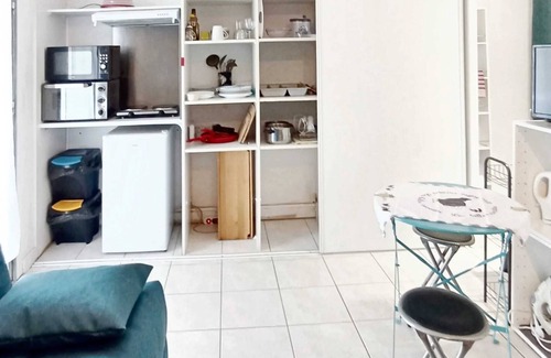 La Jarrie Apartment | Homerez - Studio with Pool in La Jarrie