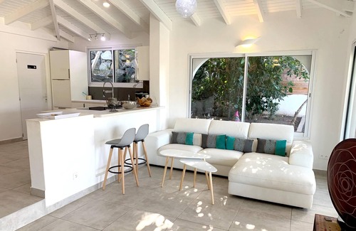 Orient Bay Villa | Homerez - Villa for 4 ppl. with swimming-pool and sea view at Baie orientale