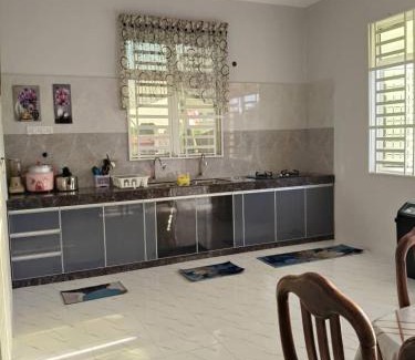 Keladong House | Homestay and roomstay Din 5555