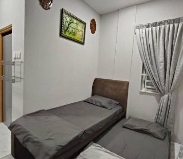 Keladong House | Homestay and roomstay Din 5555