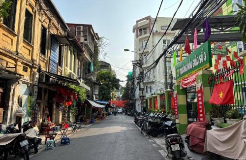 Ba Dinh Apartment | Homestay CHẤT-Self check,Kitchen,Free Laundry