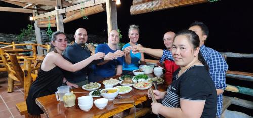 Quan Ba Hotel | Homestay Huyền Thoại Cao Nguyên Đá