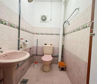 Seri Kembangan House | Homestay Serdang UPM MAEPS MARDI IOI CITY MALL