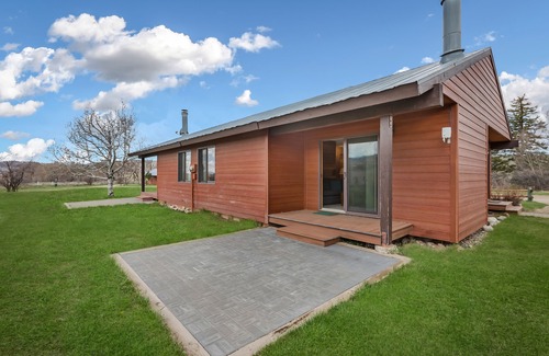 Clark Cabin | Homesteader - Peaceful cabin with beautiful views