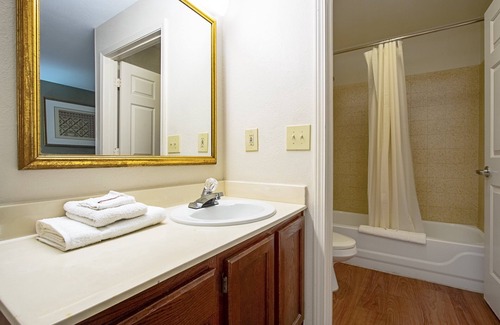 North Mountain Hotel | HomeTowne Studios by Red Roof Phoenix - Black Canyon Highway