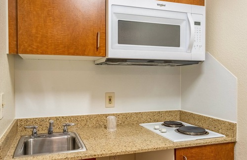 Springfield Hotel | HomeTowne Studios By Red Roof Eugene - Springfield