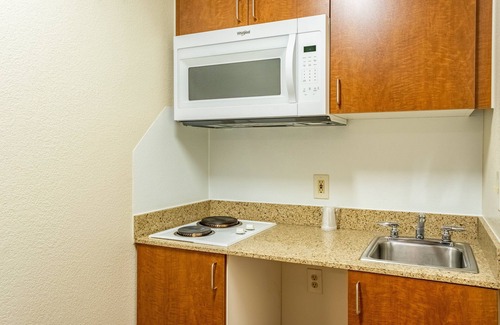 Springfield Hotel | HomeTowne Studios By Red Roof Eugene - Springfield