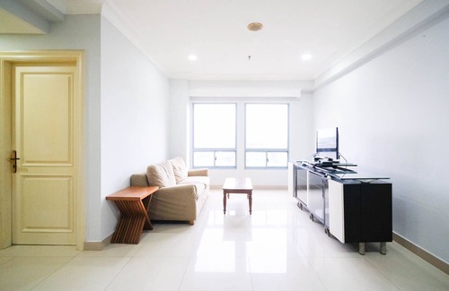 Suko Manunggal Apartment | Homey 2Br With Extra Room At Taman Beverly Apartment